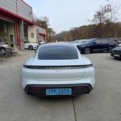 Porsche Taycan 2023, 26975 км, за 56596.46 USD