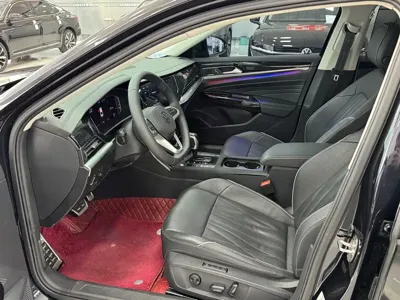 Volkswagen Passat 2022, 66000 км, за 16891.96 USD