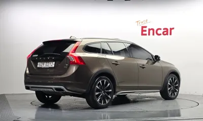 Volvo V60 2016, 123905 км, за 6446.57 USD