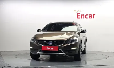 Volvo V60 2016, 123905 км, за 6446.57 USD