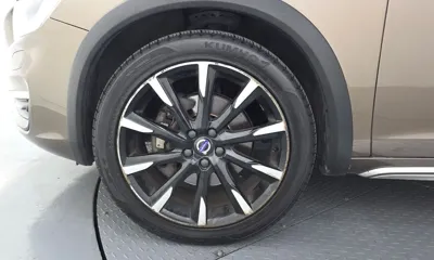 Volvo V60 2016, 123905 км, за 6446.57 USD