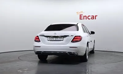 Mercedes-Benz E-Class 2017, 61892 км, за 13418.84 USD