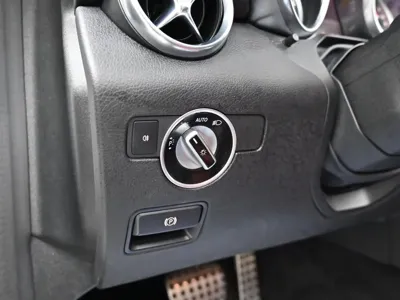 Mercedes-Benz SLC-Class 2017, 81777 км, за 17127.04 USD - фото 11