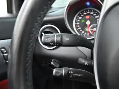 Mercedes-Benz SLC-Class 2017, 81777 км, за 17127.04 USD - фото 32
