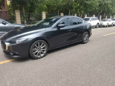 Mazda 3 Axela 2023, 23000 км, за 13095.68 USD