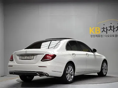 Mercedes-Benz E-Class 2017, 115446 км, за 14385.18 USD