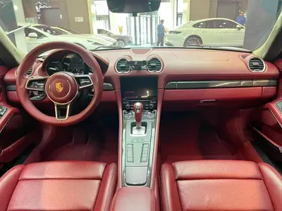 Porsche 718 2018, 105000 км, за 31831.84 USD