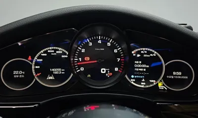 Porsche Panamera 2018, 140255 км, за 30930.51 USD - фото 8