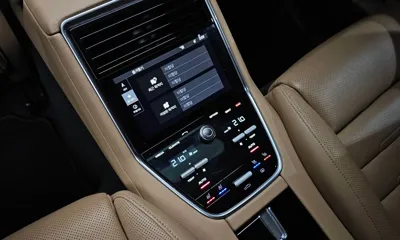 Porsche Panamera 2018, 140255 км, за 30930.51 USD - фото 19