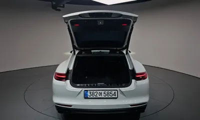 Porsche Panamera 2018, 140255 км, за 30930.51 USD - фото 20