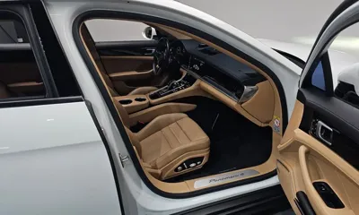 Porsche Panamera 2018, 140255 км, за 30930.51 USD - фото 26