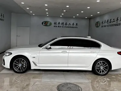 BMW 5 Series New Energy 2022, 26000 км, за 30429.07 USD