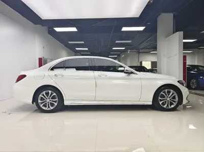 Mercedes-Benz C-Class 2015, 147000 км, за 12580.69 USD