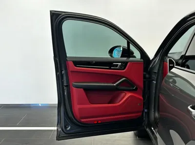 Porsche Cayenne 2023, 39095 км, за 65114.46 USD - фото 9