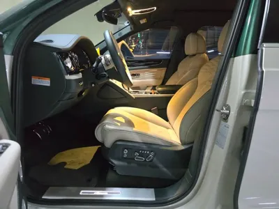 Bentley Bentayga 2024, 12800 км, за 231164.85 USD - фото 8