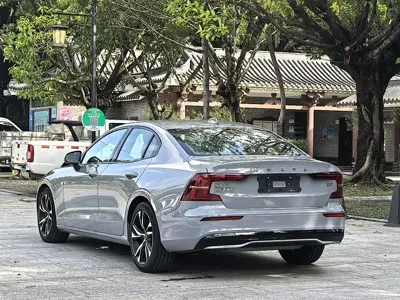 Volvo S60 2024, 25000 км, за 21661.68 USD