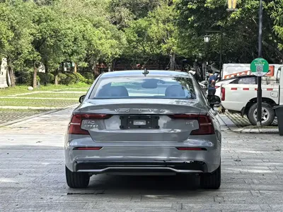 Volvo S60 2024, 25000 км, за 21661.68 USD