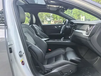 Volvo S60 2024, 25000 км, за 21661.68 USD - фото 10