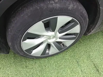 Tesla Model Y 2023, 129700 км, за 21962.44 USD - фото 23