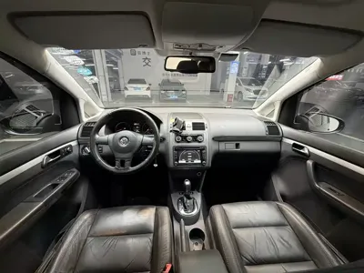 Volkswagen Touran 2013, 86000 км, за 3364.2 USD