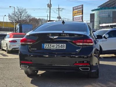 Hyundai Genesis 2016, 183000 км, за 5590.64 USD