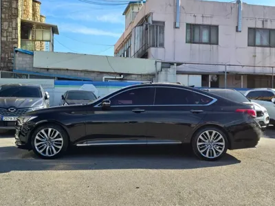 Hyundai Genesis 2016, 183000 км, за 5590.64 USD