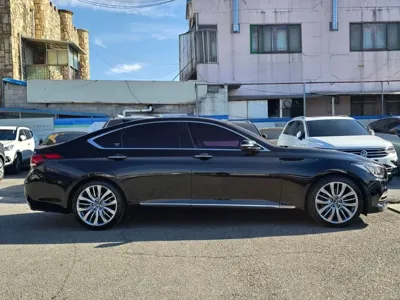 Hyundai Genesis 2016, 183000 км, за 5590.64 USD