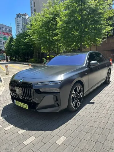 BMW i7 · 2024 год