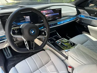 BMW i7 2024, 6500 км, за 110749.24 USD - фото 7