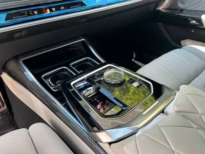 BMW i7 2024, 6500 км, за 110749.24 USD - фото 9