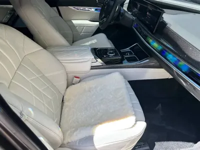 BMW i7 2024, 6500 км, за 110749.24 USD - фото 10