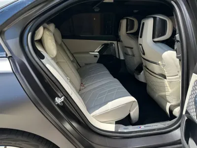 BMW i7 2024, 6500 км, за 110749.24 USD - фото 13