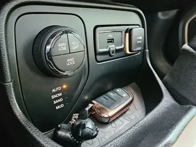 Jeep Renegade 2015, 260000 км, за 4266.77 USD - фото 11