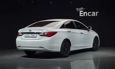 Hyundai Sonata 2014, 219267 км, за 2279.09 USD