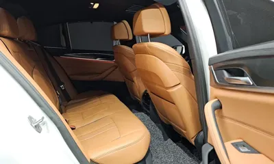 BMW 5-Series 2023, 24506 км, за 65437.72 USD - фото 11