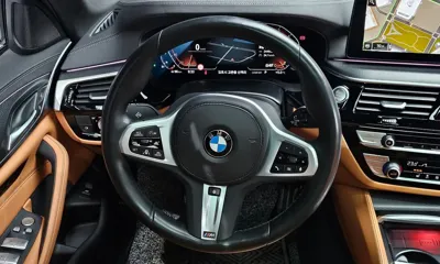 BMW 5-Series 2023, 24506 км, за 65437.72 USD - фото 13