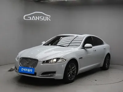 Jaguar XF 2015, 108094 км, за 3610.35 USD