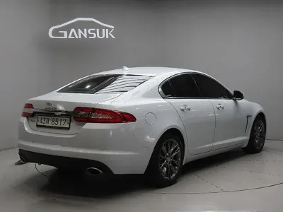 Jaguar XF 2015, 108094 км, за 3610.35 USD