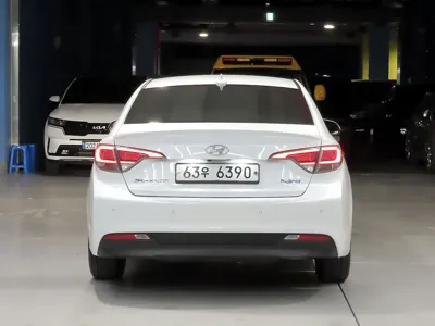 Hyundai Sonata 2015, 168511 км, за 4493.06 USD