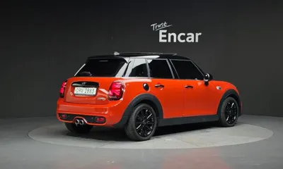 MINI Cooper 2019, 65137 км, за 12295.09 USD