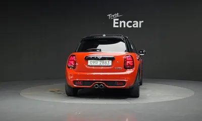 MINI Cooper 2019, 65137 км, за 12295.09 USD