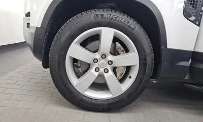 Land Rover Defender 2023, 35711 км, за 54397.42 USD
