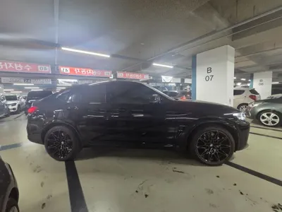 BMW X4M 2025, 4800 км, за 68372.7 USD