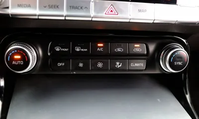 Kia Stinger 2019, 105130 км, за 11189.18 USD - фото 16