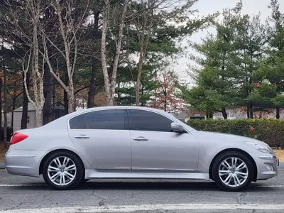 Hyundai Genesis 2012, 136000 км, за 3120.33 USD