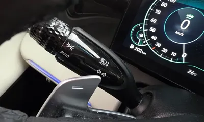 Hyundai Grandeur 2022, 86216 км, за 16279.38 USD - фото 29
