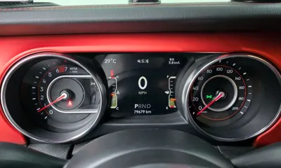 Jeep Wrangler 2019, 79679 км, за 31003.67 USD - фото 8