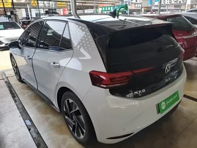 Volkswagen ID.3 2023, 41200 км, за 10873.83 USD
