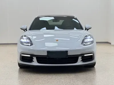 Porsche Panamera 2018, 90000 км, за 58121.3 USD