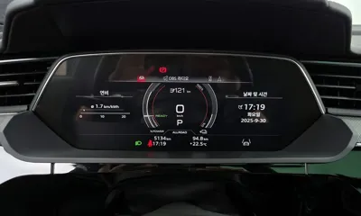 Audi e-tron 2023, 5134 км, за 51228.3 USD - фото 8